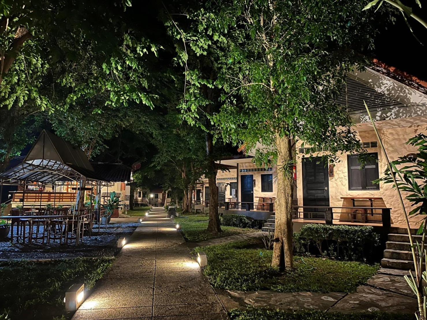 พญาไม้รีสอร์ท Hotel บ้านหนองน้ำขุ่น ภายนอก รูปภาพ